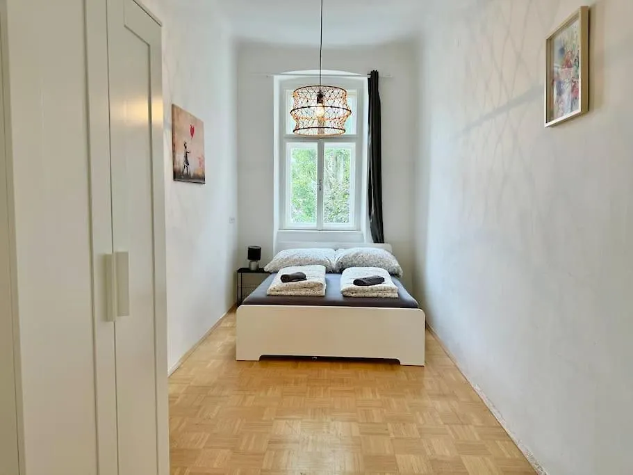 130 M2 Spacious 5 Bedroom Apartment Vienne 0*,  Autriche