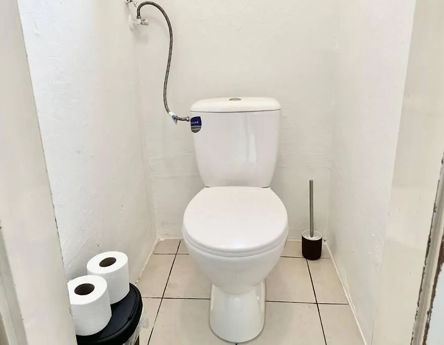130 M2 Spacious 5 Bedroom Apartment Vienna