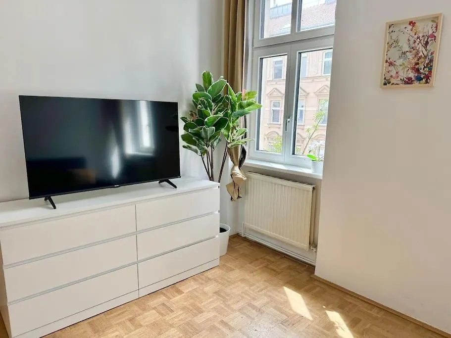 130 M2 Spacious 5 Bedroom Apartment Vienna 0*,