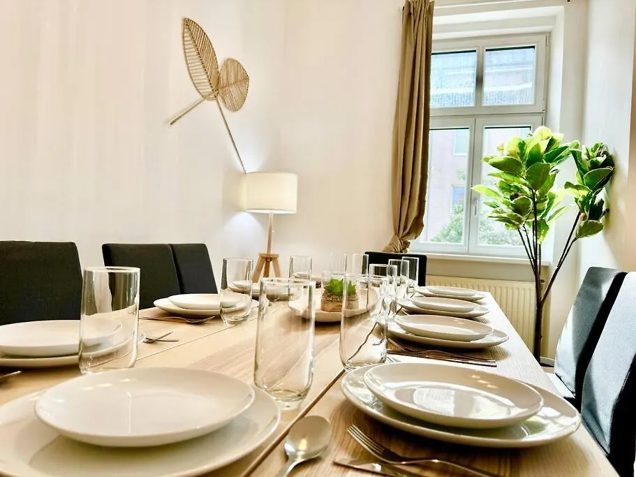 130 M2 Spacious 5 Bedroom Apartment Vienna