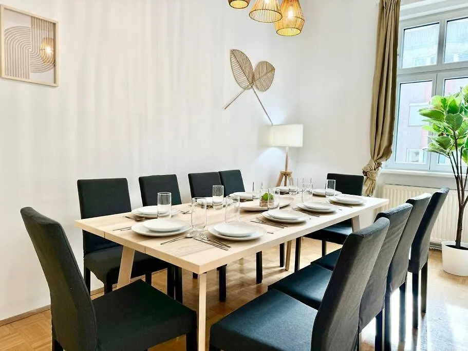 130 M2 Spacious 5 Bedroom Apartment Vienna Austria