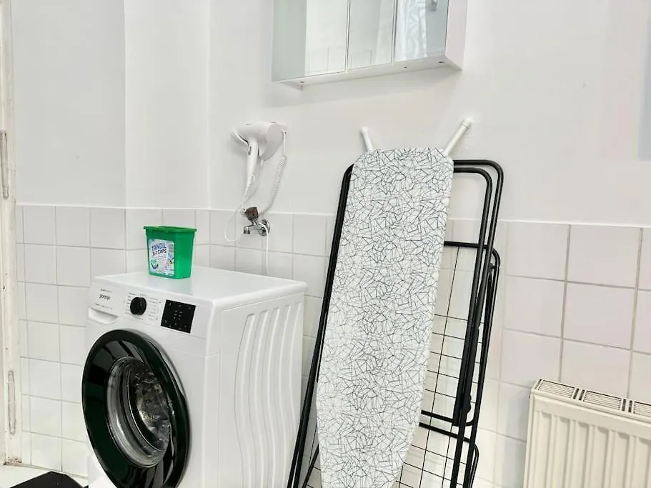 130 M2 Spacious 5 Bedroom Apartment Vienna Austria
