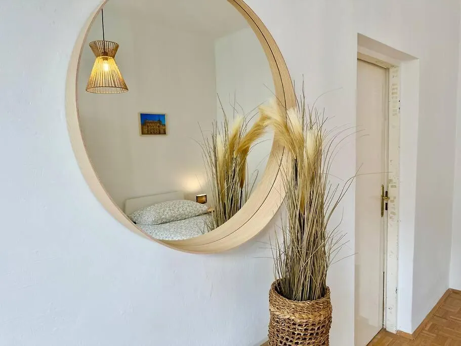130 M2 Spacious 5 Bedroom Apartment Vienna