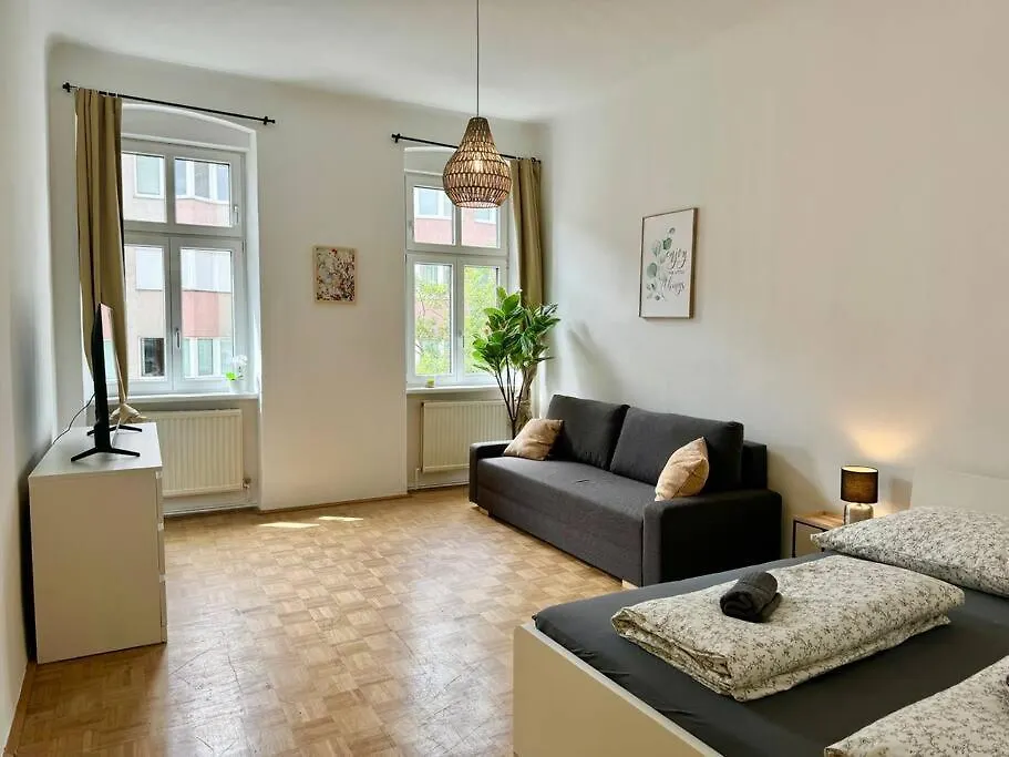 130 M2 Spacious 5 Bedroom Apartment Vienna