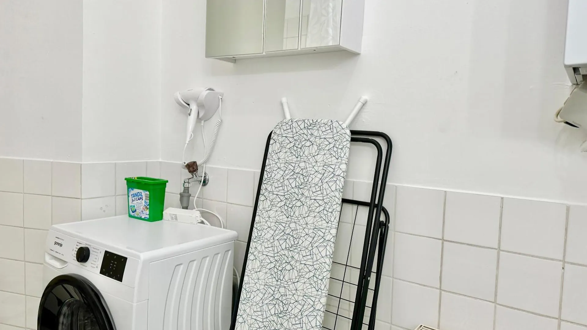130 M2 Spacious 5 Bedroom Apartment Vienna
